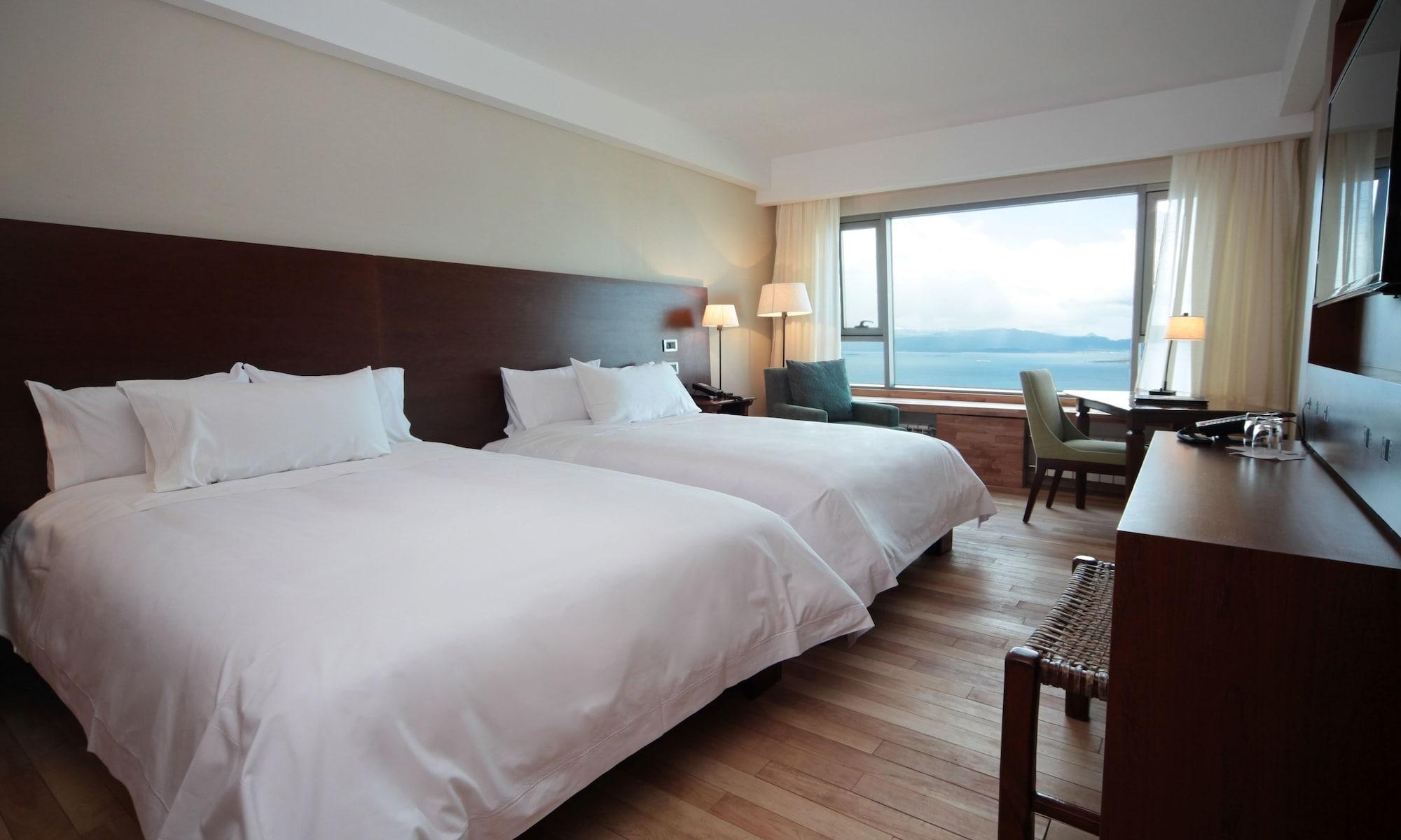 Arakur Ushuaia Resort & Spa Exteriör bild A room at the hotel