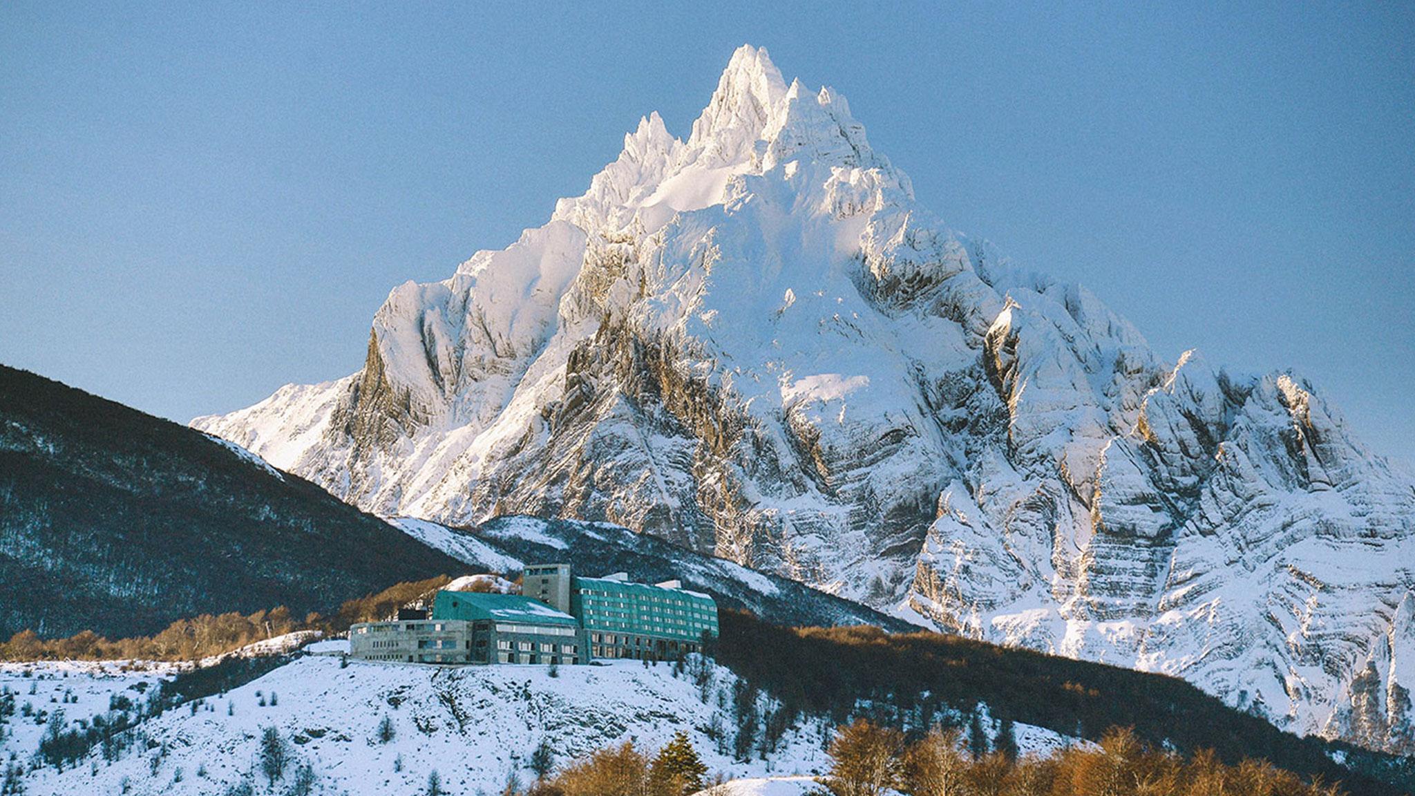 Arakur Ushuaia Resort & Spa Exteriör bild The summit of Mount Manaslu