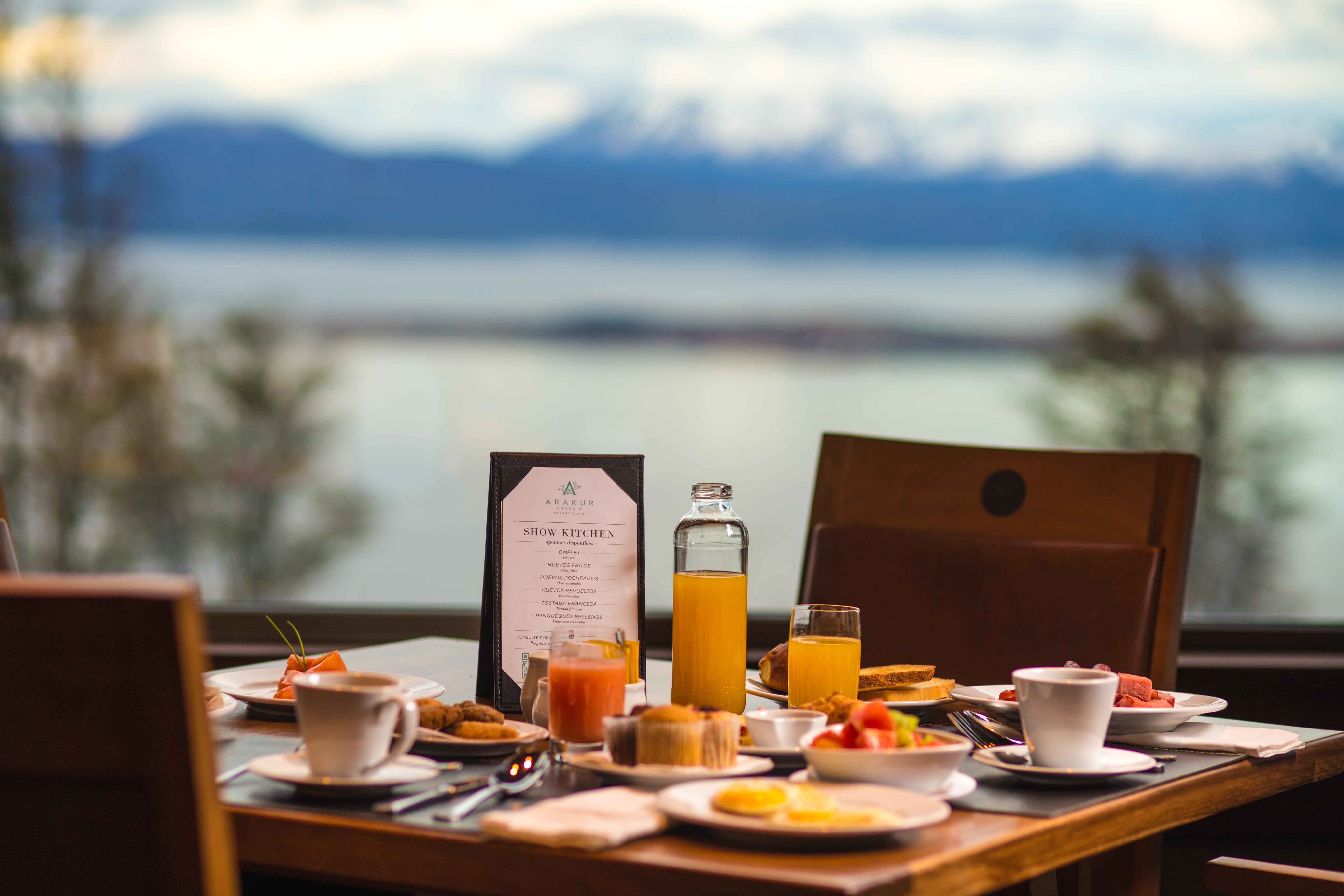 Arakur Ushuaia Resort & Spa Exteriör bild Breakfast at the Lake House